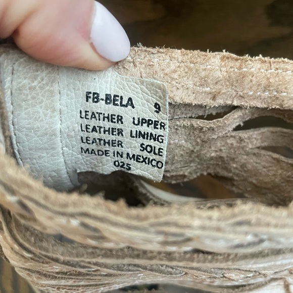 Freebird ‘Bela’ Tan Leather Booties (9) - Picture 5 of 7